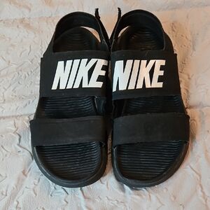 Nike Black Athletic Sandals with Velcro Straps 049